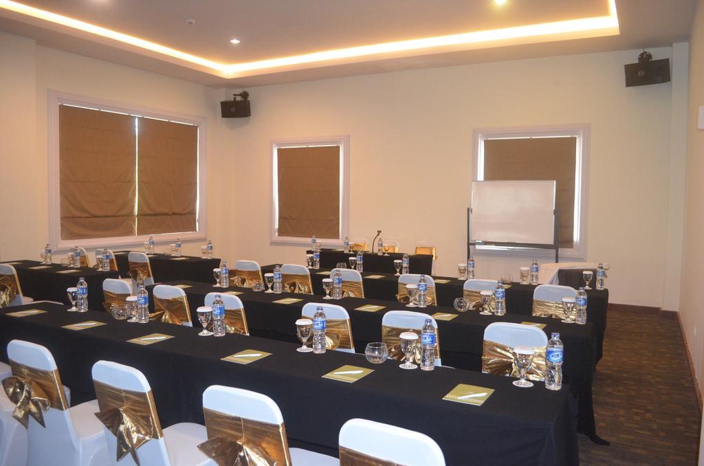 Hotel Safira มาเกอลัง ภายนอก รูปภาพ