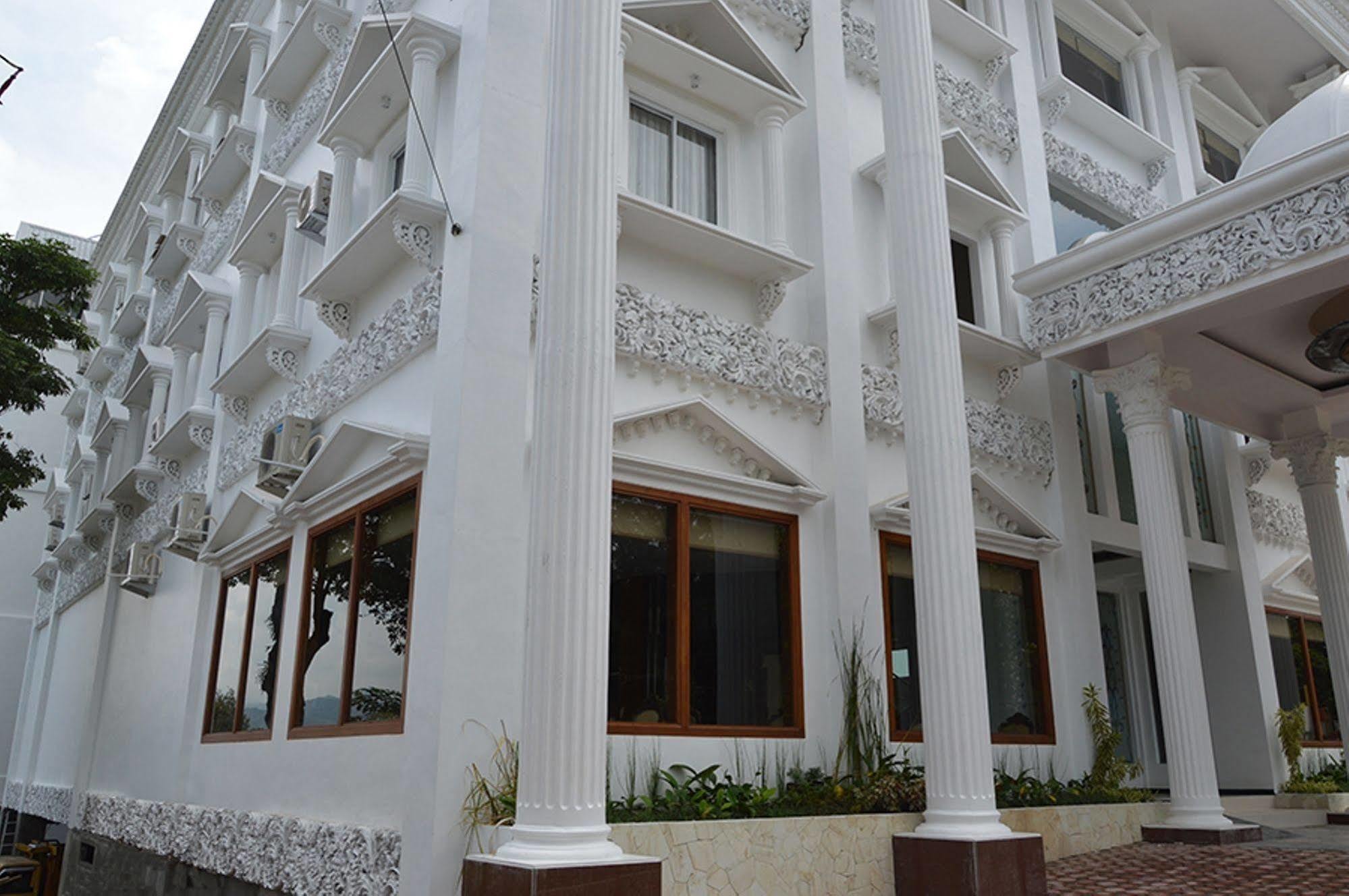 Hotel Safira มาเกอลัง ภายนอก รูปภาพ
